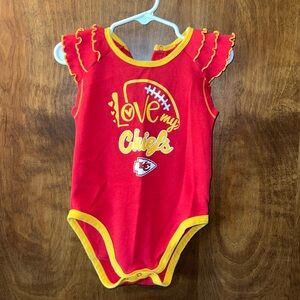❤️💛🏈NFL Love My Chiefs Kansas City onesie Red Yellow ruffle sleeve 24 month